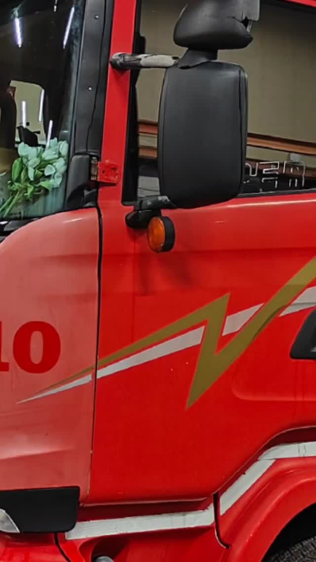 Scania glowup
#rauma #scania #goinstyle #teippaus #detailing