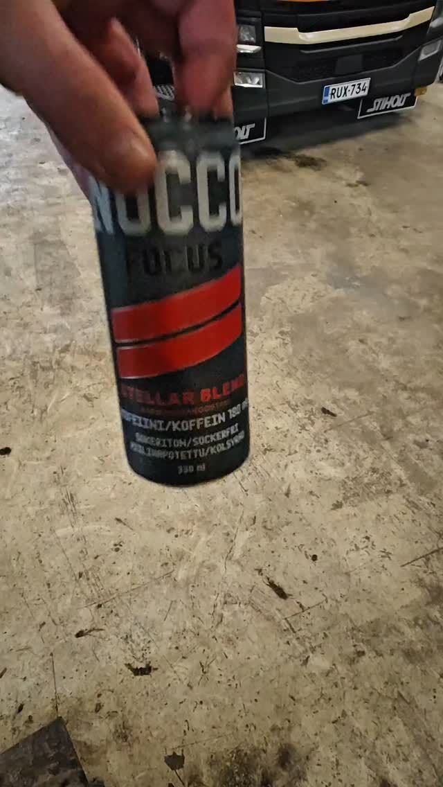 Viikonlopun aikaansaannoksena Scaniaan väriä 🤙🏻
#rauma #teippaus #scania #goinstyle #hollandstyle